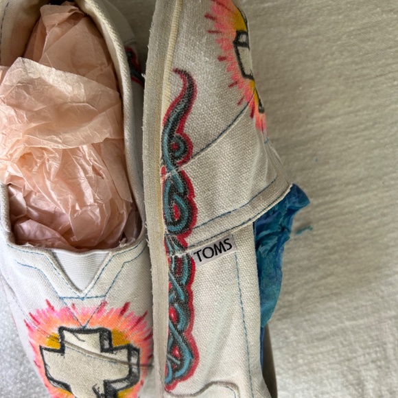 TOMS SHOES - Picture 7 of 8